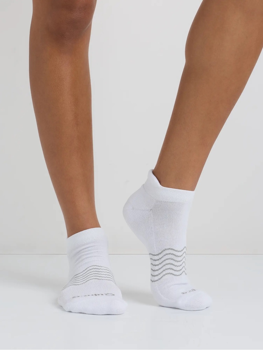 NWT QUINCE 4 Pack Everyday Cotton Solid Ankle Socks White 8218 - Picture 3 of 9